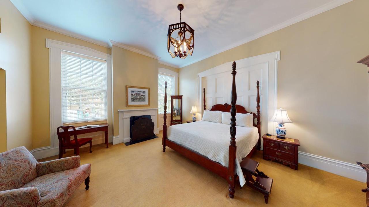 The Presidents' Quarters Inn Savannah Exterior photo