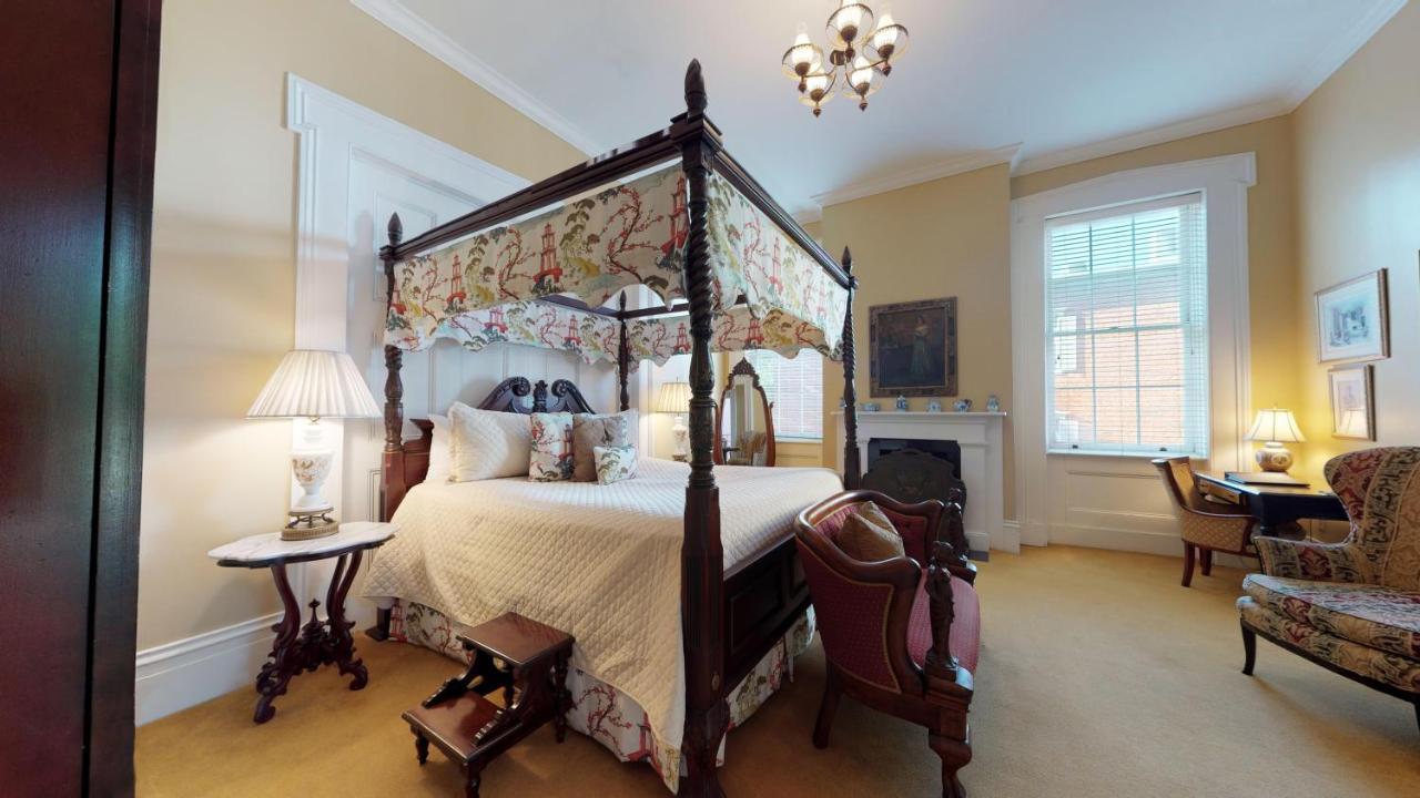 The Presidents' Quarters Inn Savannah Exterior photo