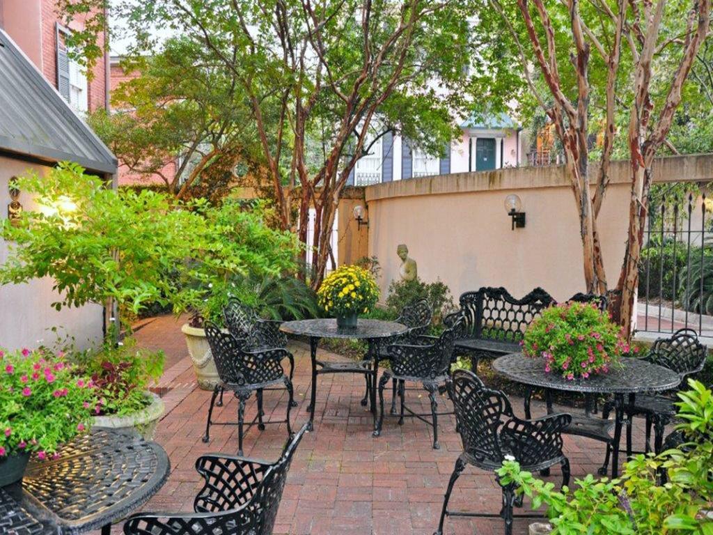 The Presidents' Quarters Inn Savannah Exterior photo