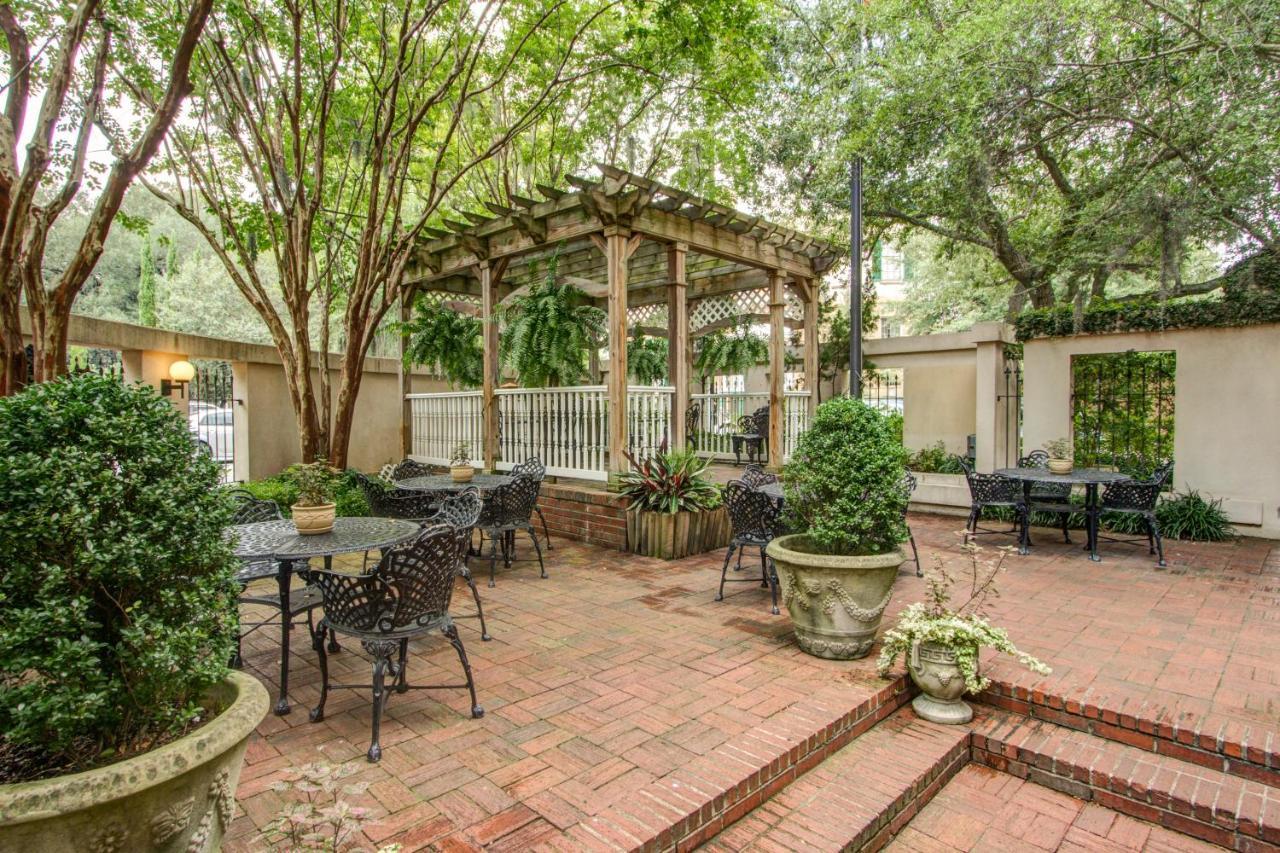 The Presidents' Quarters Inn Savannah Exterior photo